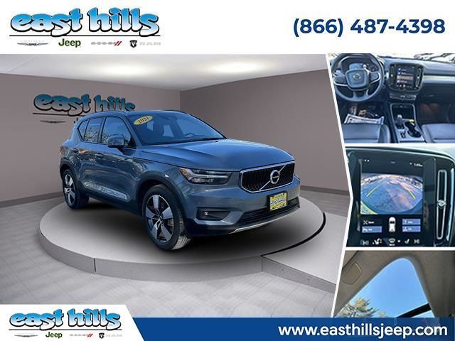 2021 Volvo XC40 Momentum