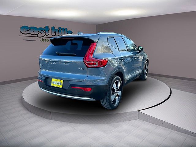 2021 Volvo XC40 Momentum