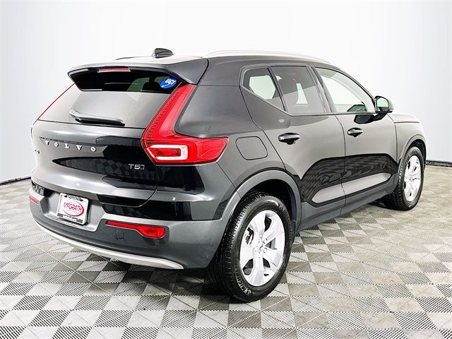 2021 Volvo XC40 Momentum