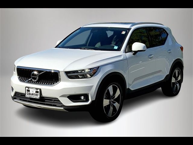 2021 Volvo XC40 Momentum