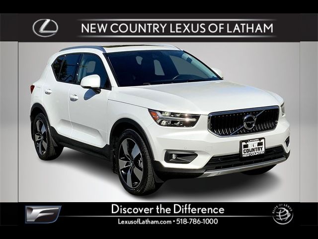 2021 Volvo XC40 Momentum