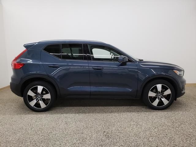 2021 Volvo XC40 Momentum