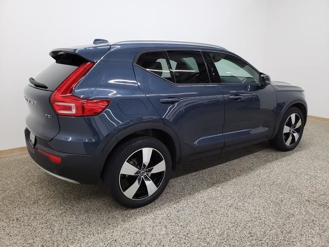 2021 Volvo XC40 Momentum