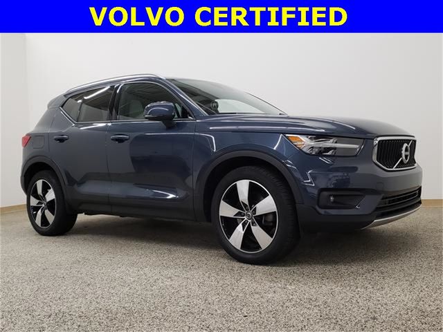 2021 Volvo XC40 Momentum