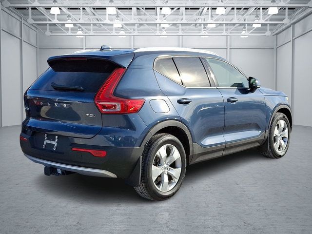 2021 Volvo XC40 Momentum