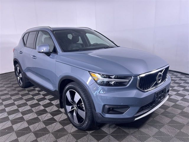 2021 Volvo XC40 Momentum