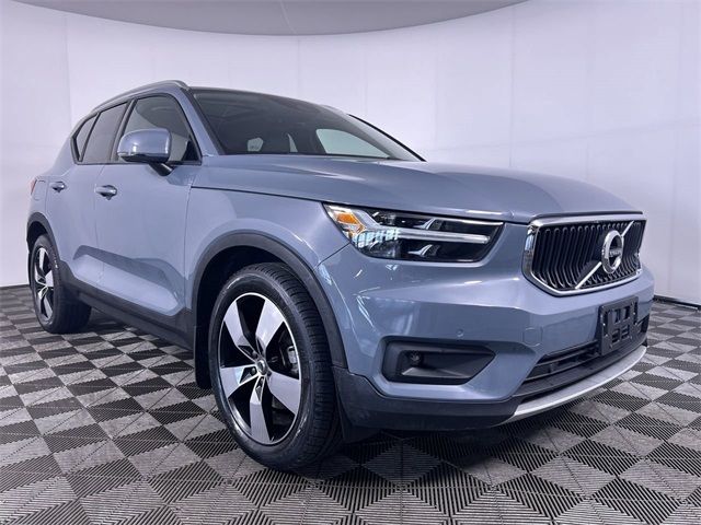 2021 Volvo XC40 Momentum