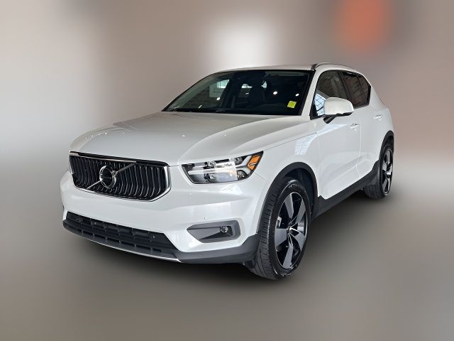 2021 Volvo XC40 Momentum