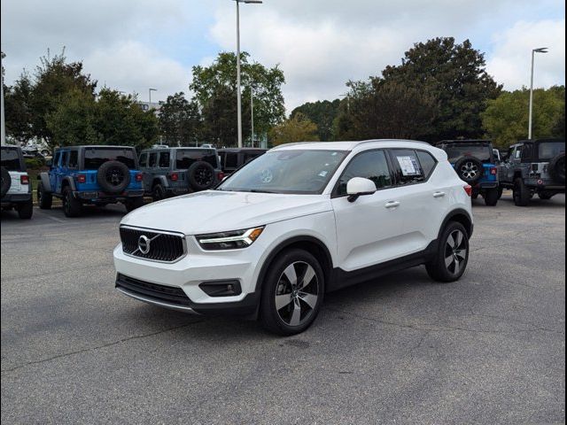 2021 Volvo XC40 Momentum