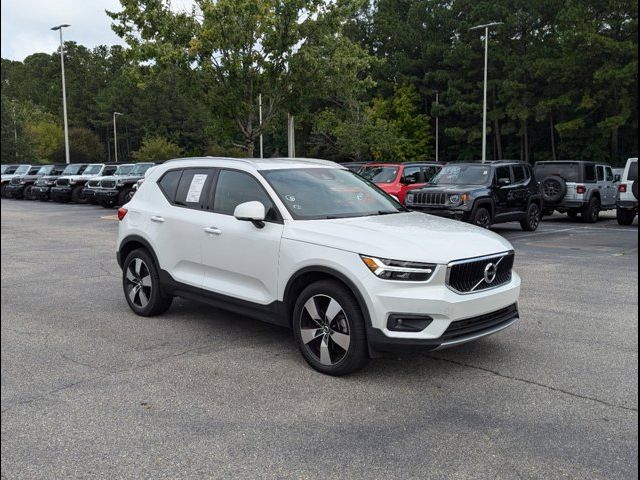 2021 Volvo XC40 Momentum