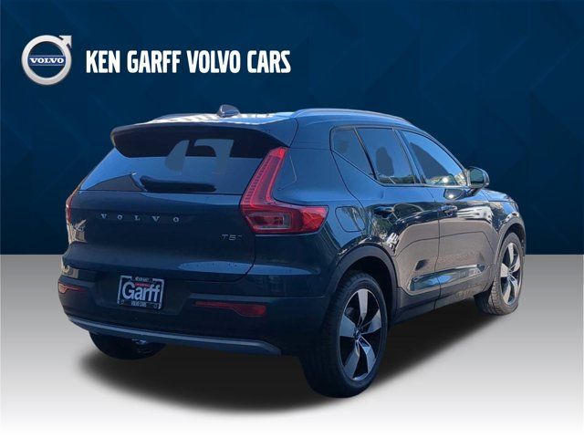 2021 Volvo XC40 Momentum