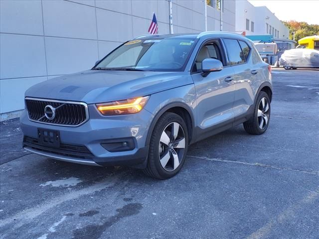 2021 Volvo XC40 Momentum