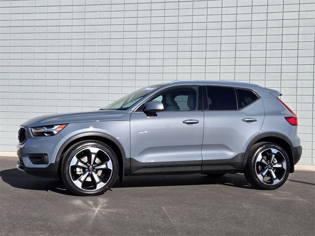 2021 Volvo XC40 Momentum