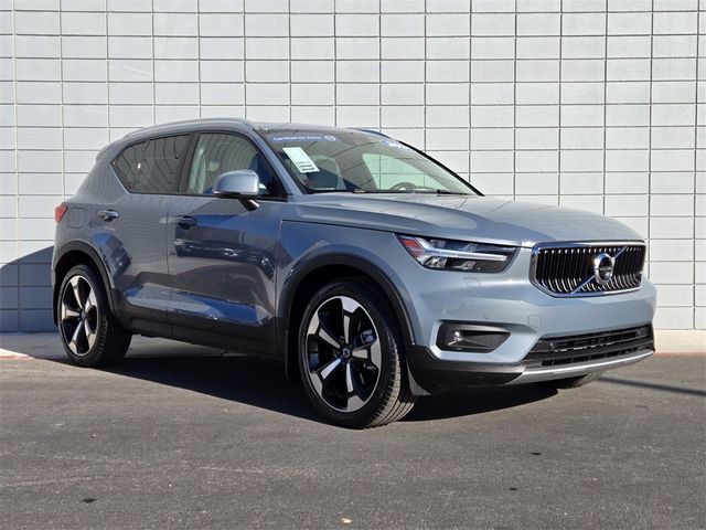 2021 Volvo XC40 Momentum