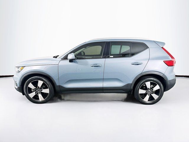 2021 Volvo XC40 Momentum