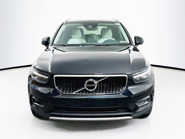 2021 Volvo XC40 Momentum