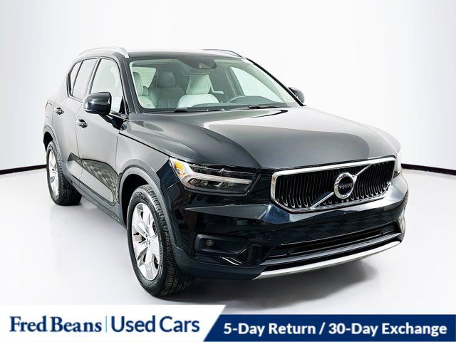 2021 Volvo XC40 Momentum