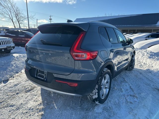 2021 Volvo XC40 Momentum