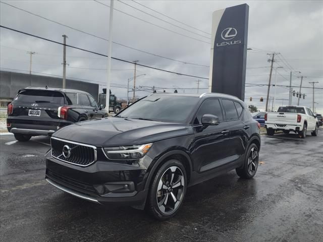 2021 Volvo XC40 Momentum