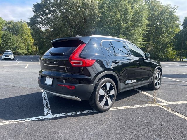 2021 Volvo XC40 Momentum