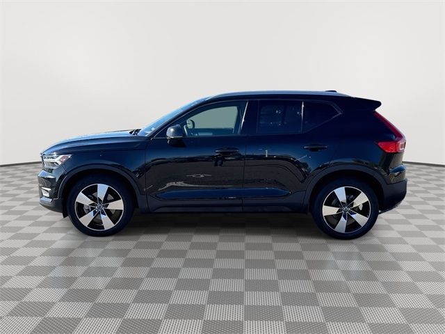 2021 Volvo XC40 Momentum