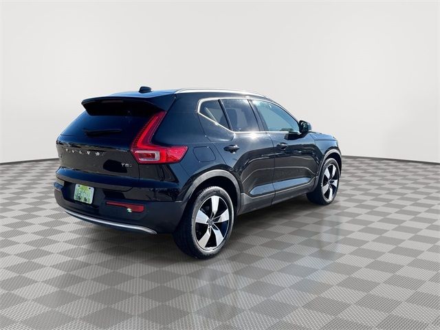 2021 Volvo XC40 Momentum