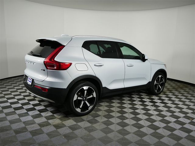 2021 Volvo XC40 Momentum