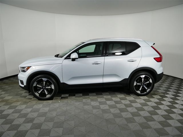 2021 Volvo XC40 Momentum