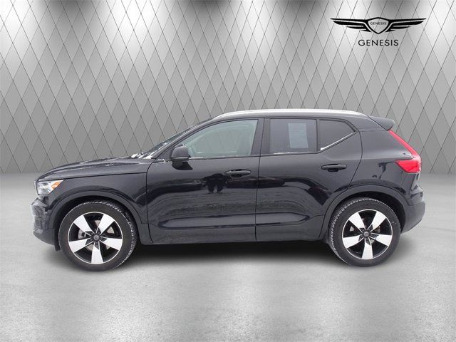 2021 Volvo XC40 Momentum