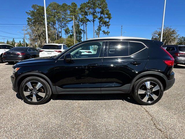 2021 Volvo XC40 Momentum