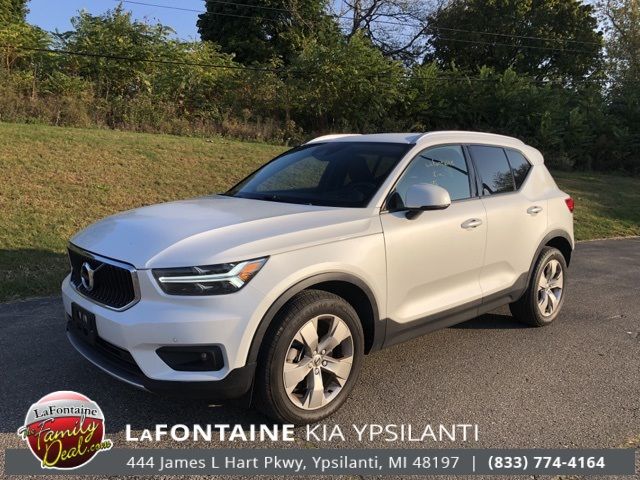 2021 Volvo XC40 Momentum