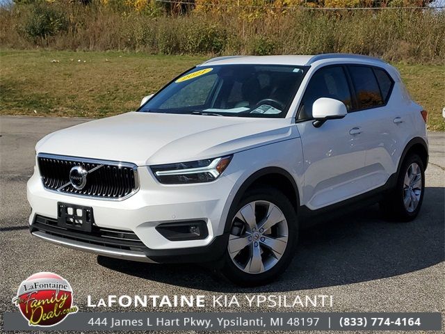 2021 Volvo XC40 Momentum