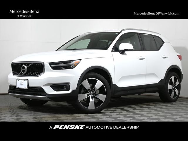 2021 Volvo XC40 Momentum