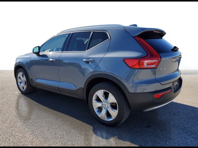 2021 Volvo XC40 Momentum