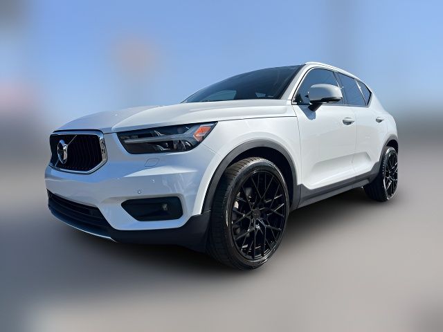 2021 Volvo XC40 Momentum