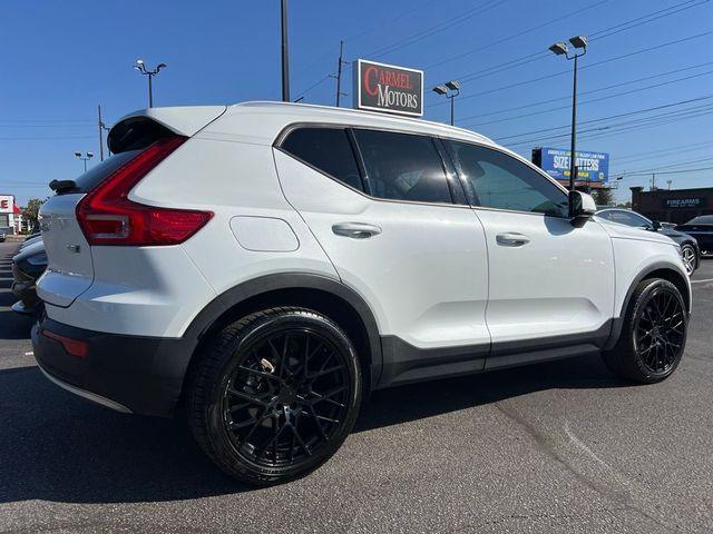 2021 Volvo XC40 Momentum