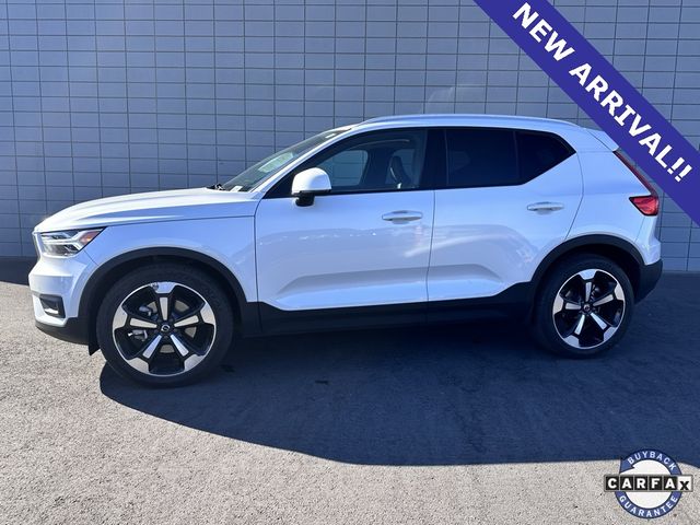 2021 Volvo XC40 Momentum