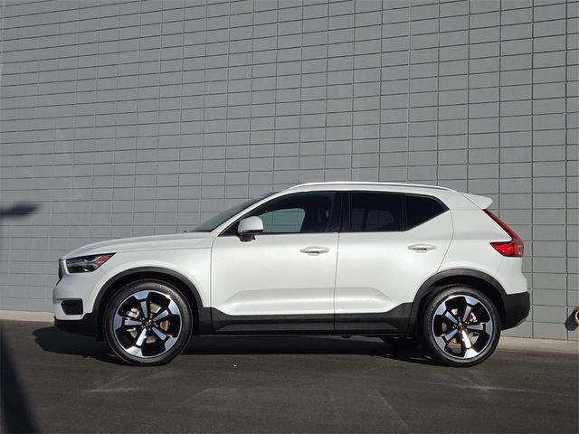 2021 Volvo XC40 Momentum