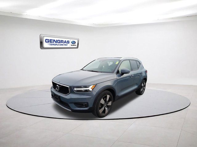 2021 Volvo XC40 Momentum