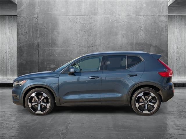 2021 Volvo XC40 Momentum