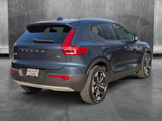 2021 Volvo XC40 Momentum