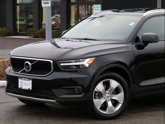 2021 Volvo XC40 Momentum