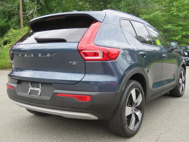 2021 Volvo XC40 Momentum