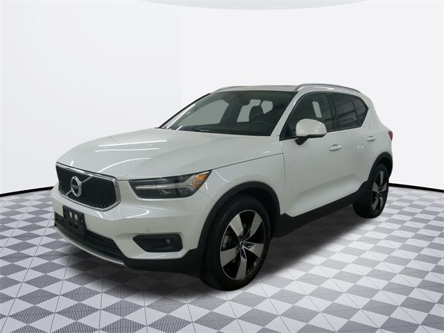 2021 Volvo XC40 Momentum