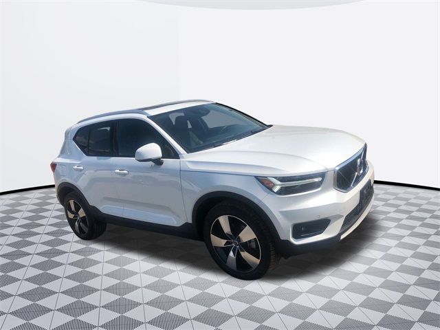 2021 Volvo XC40 Momentum