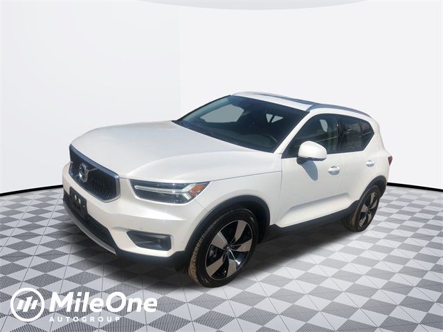 2021 Volvo XC40 Momentum