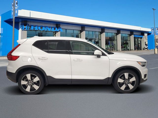 2021 Volvo XC40 Momentum
