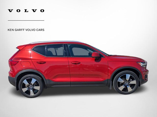 2021 Volvo XC40 Momentum