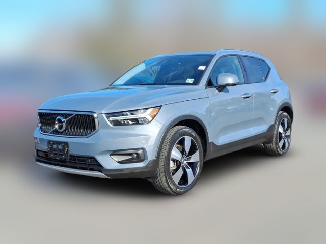 2021 Volvo XC40 Momentum