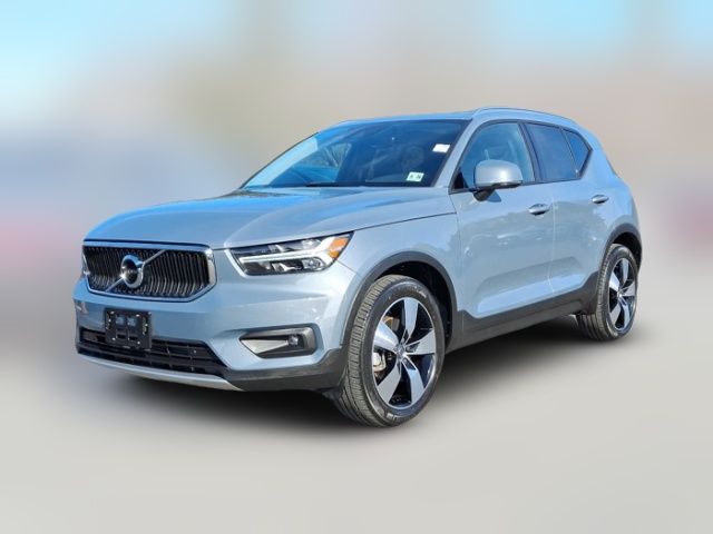 2021 Volvo XC40 Momentum